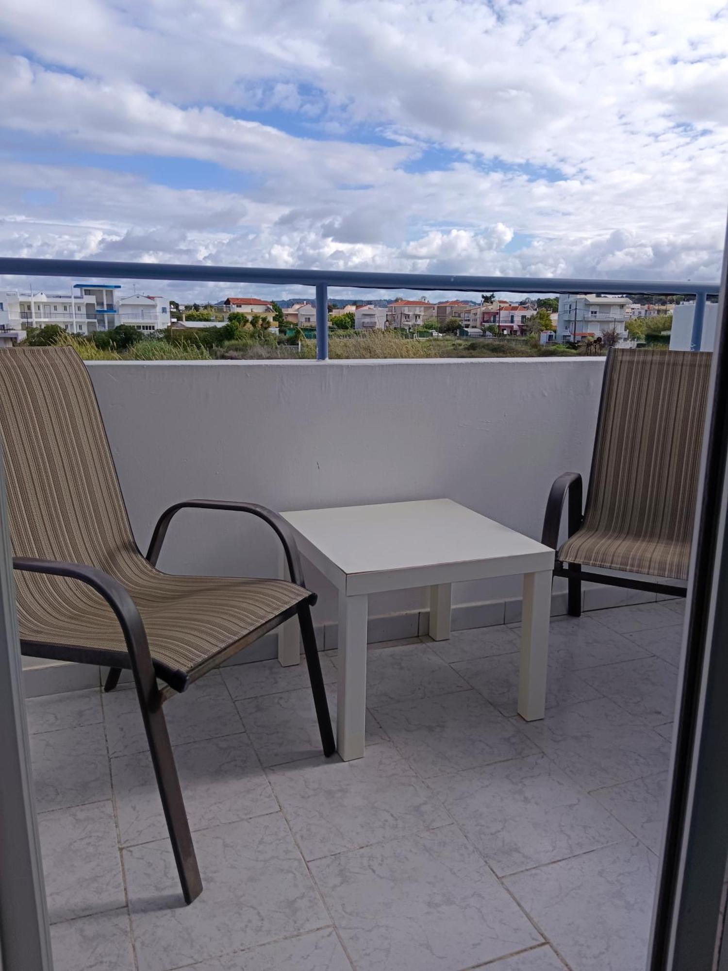 קרמסטי Pyrgos Hotel Apartments מראה חיצוני תמונה