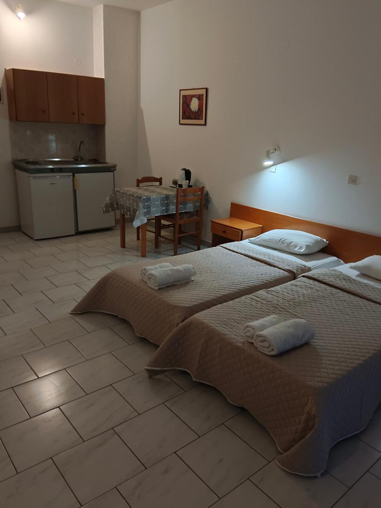 קרמסטי Pyrgos Hotel Apartments מראה חיצוני תמונה