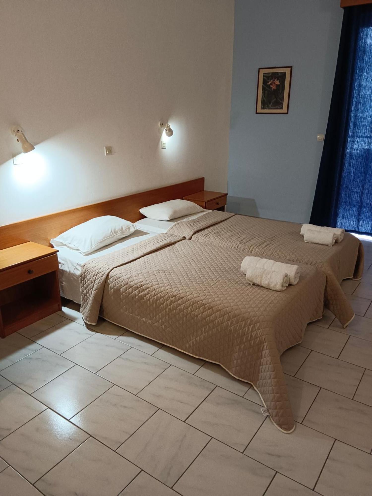 קרמסטי Pyrgos Hotel Apartments מראה חיצוני תמונה