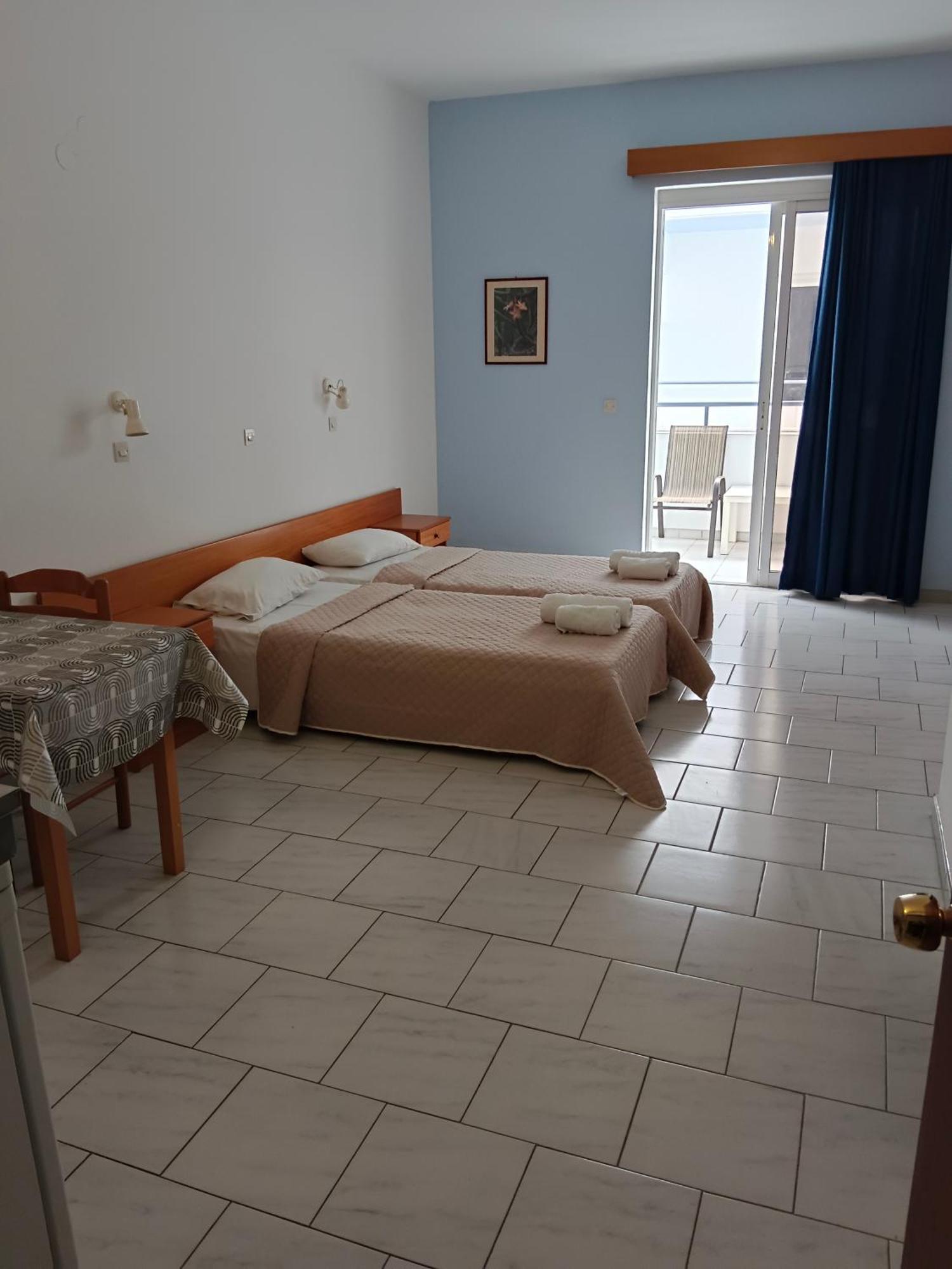 קרמסטי Pyrgos Hotel Apartments מראה חיצוני תמונה