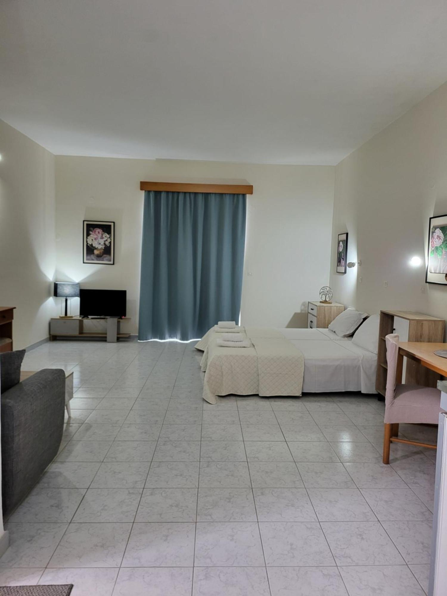 קרמסטי Pyrgos Hotel Apartments מראה חיצוני תמונה