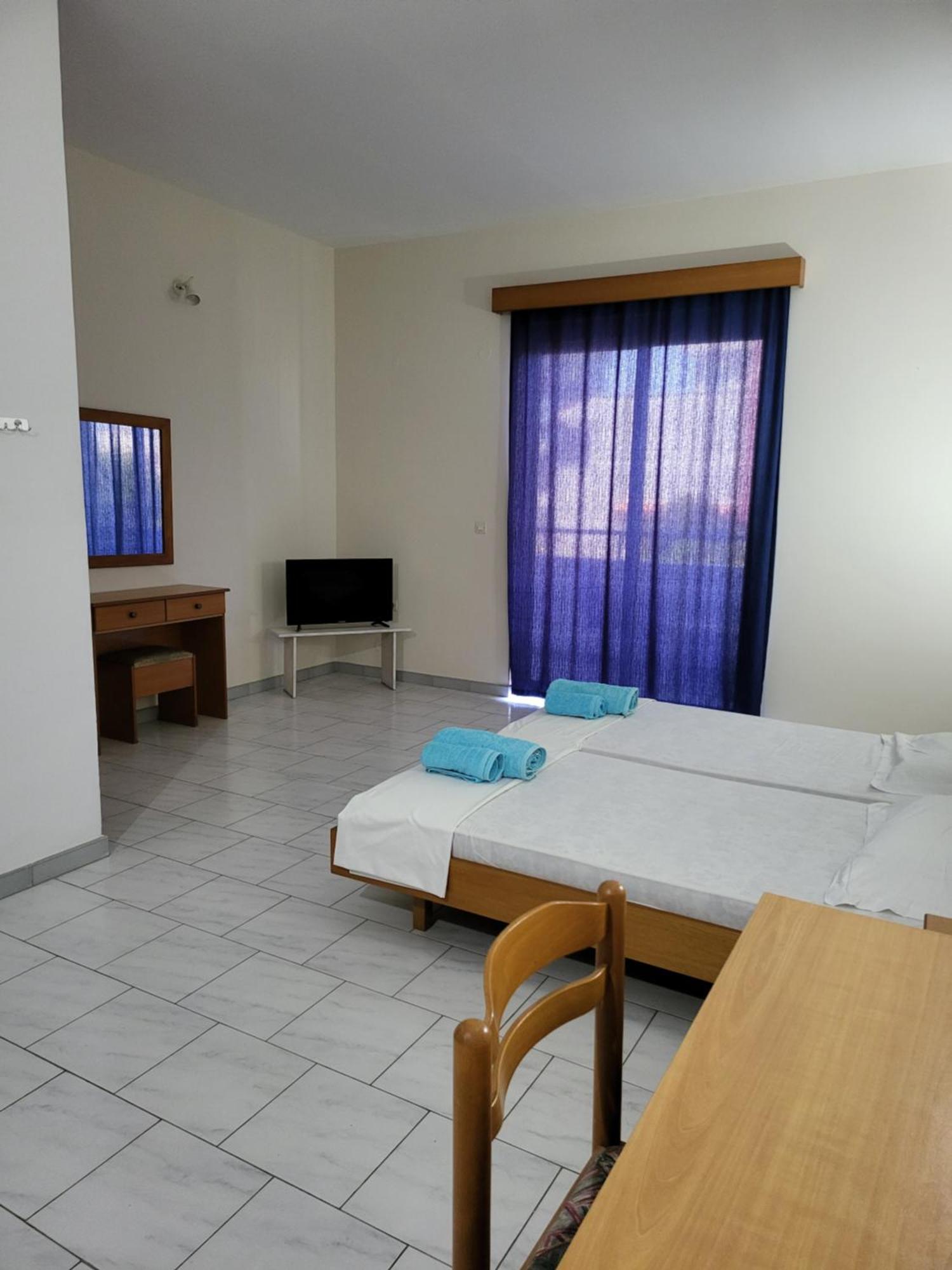 קרמסטי Pyrgos Hotel Apartments מראה חיצוני תמונה