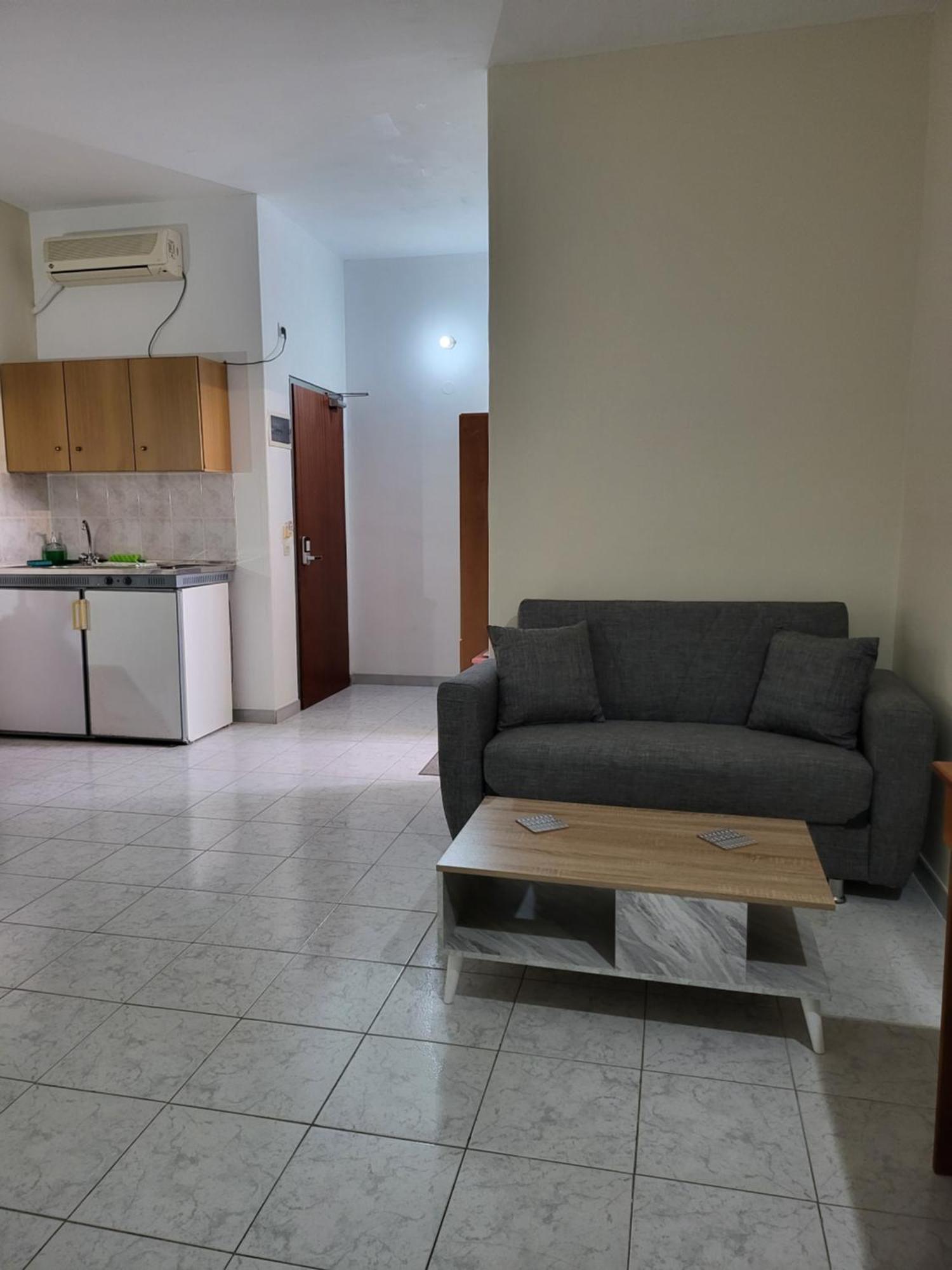 קרמסטי Pyrgos Hotel Apartments מראה חיצוני תמונה