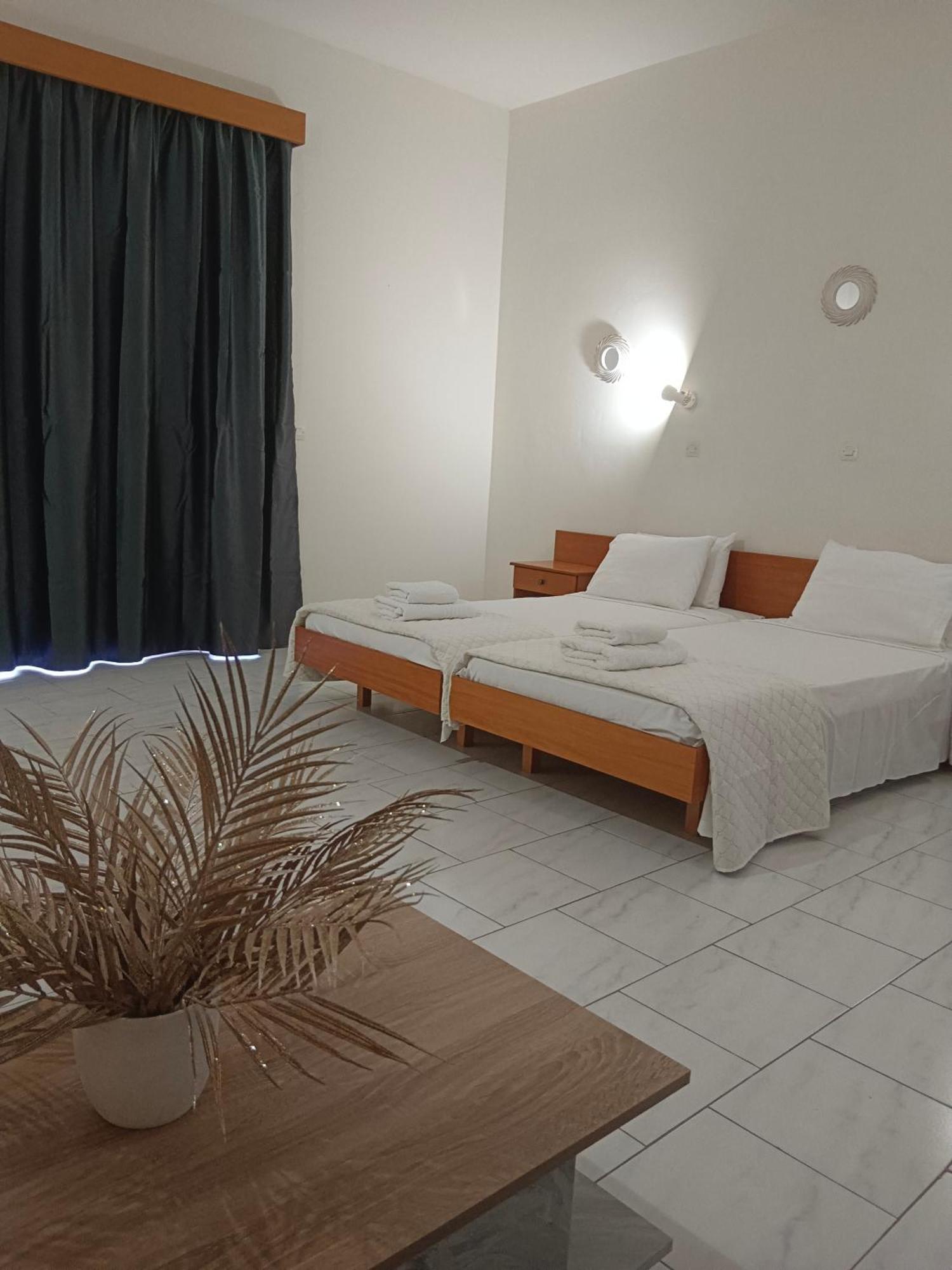 קרמסטי Pyrgos Hotel Apartments מראה חיצוני תמונה