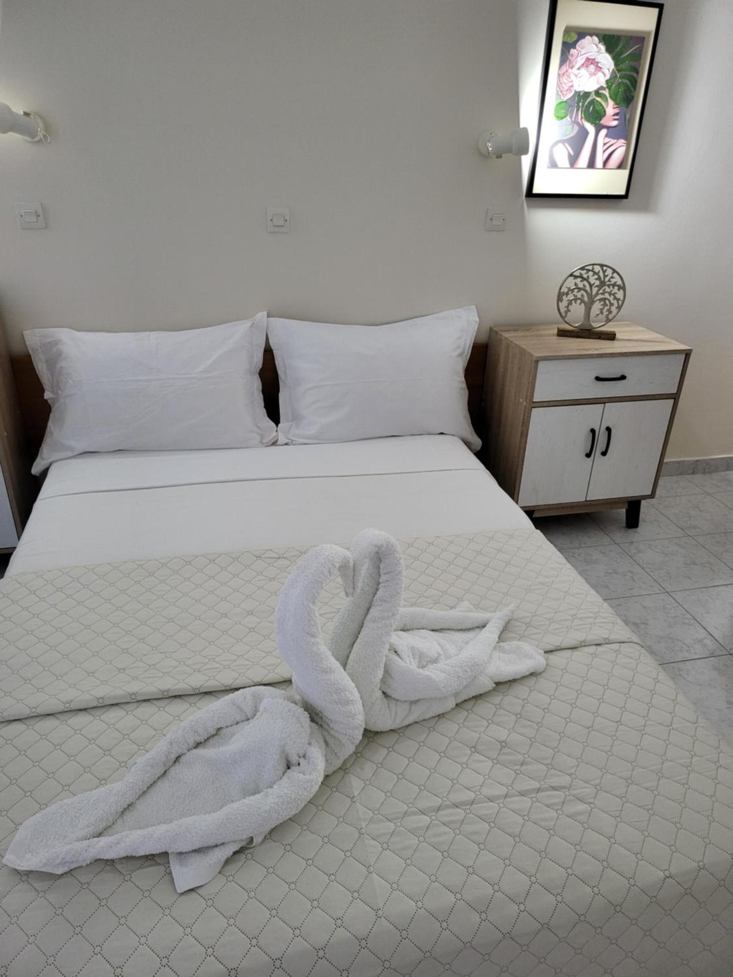 קרמסטי Pyrgos Hotel Apartments מראה חיצוני תמונה