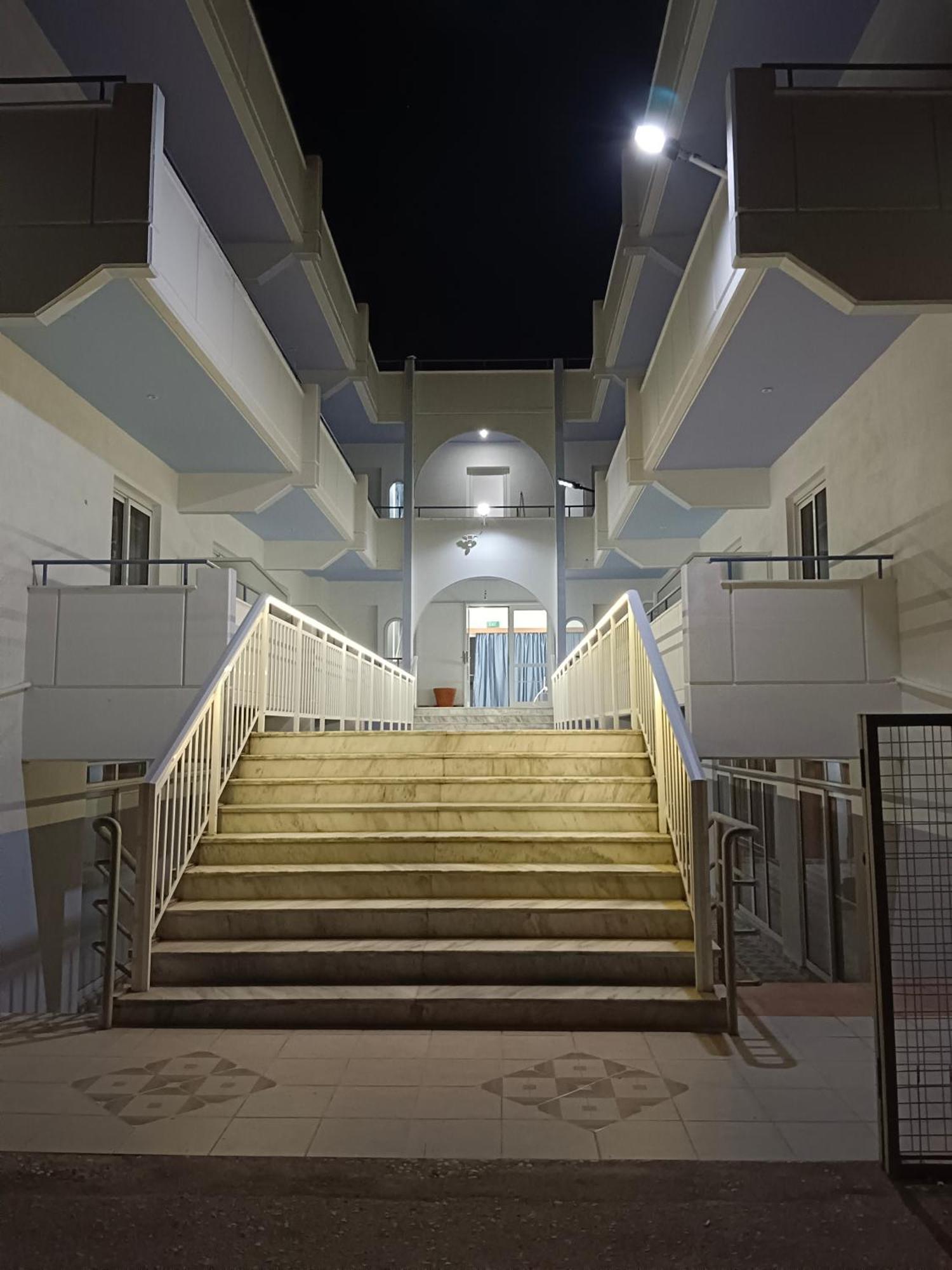 קרמסטי Pyrgos Hotel Apartments מראה חיצוני תמונה