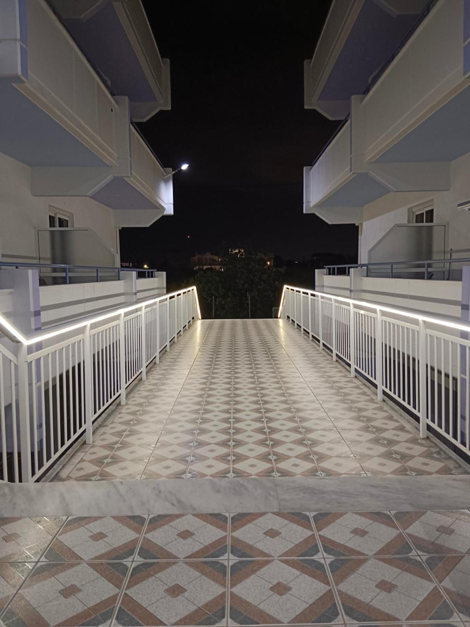 קרמסטי Pyrgos Hotel Apartments מראה חיצוני תמונה