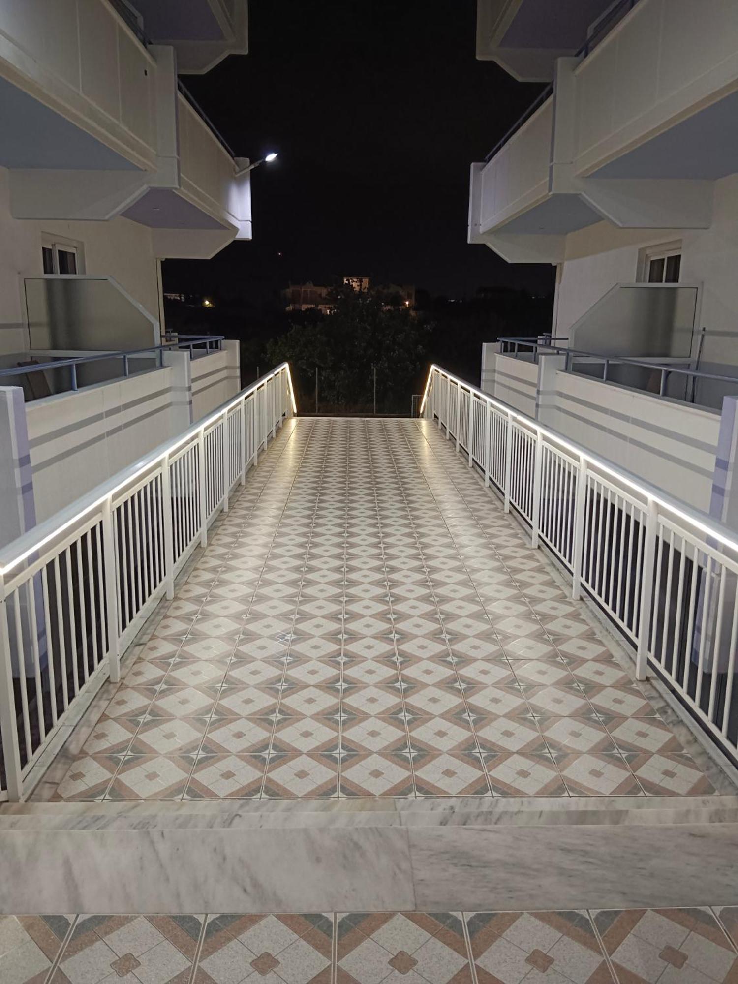 קרמסטי Pyrgos Hotel Apartments מראה חיצוני תמונה