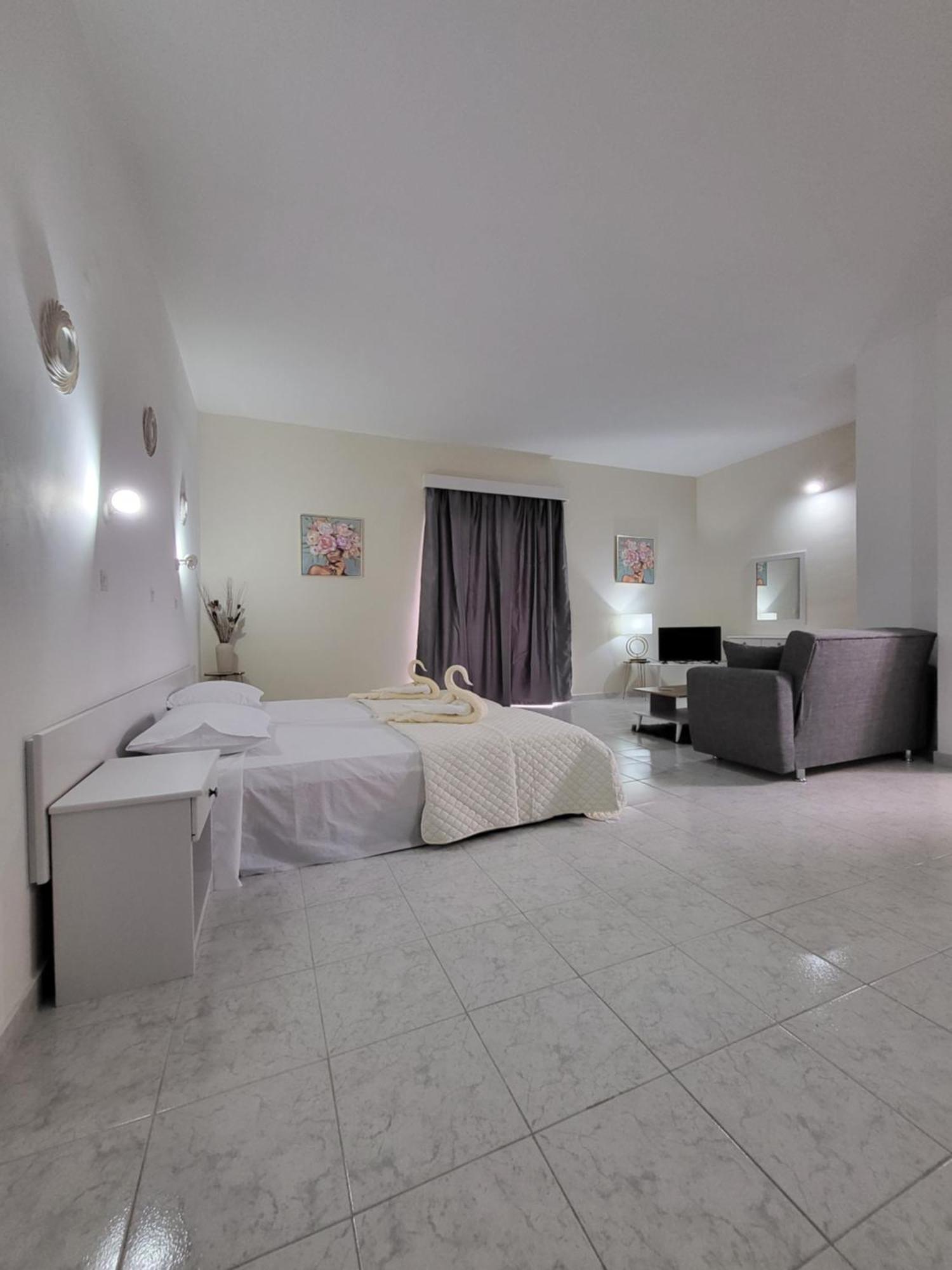 קרמסטי Pyrgos Hotel Apartments מראה חיצוני תמונה
