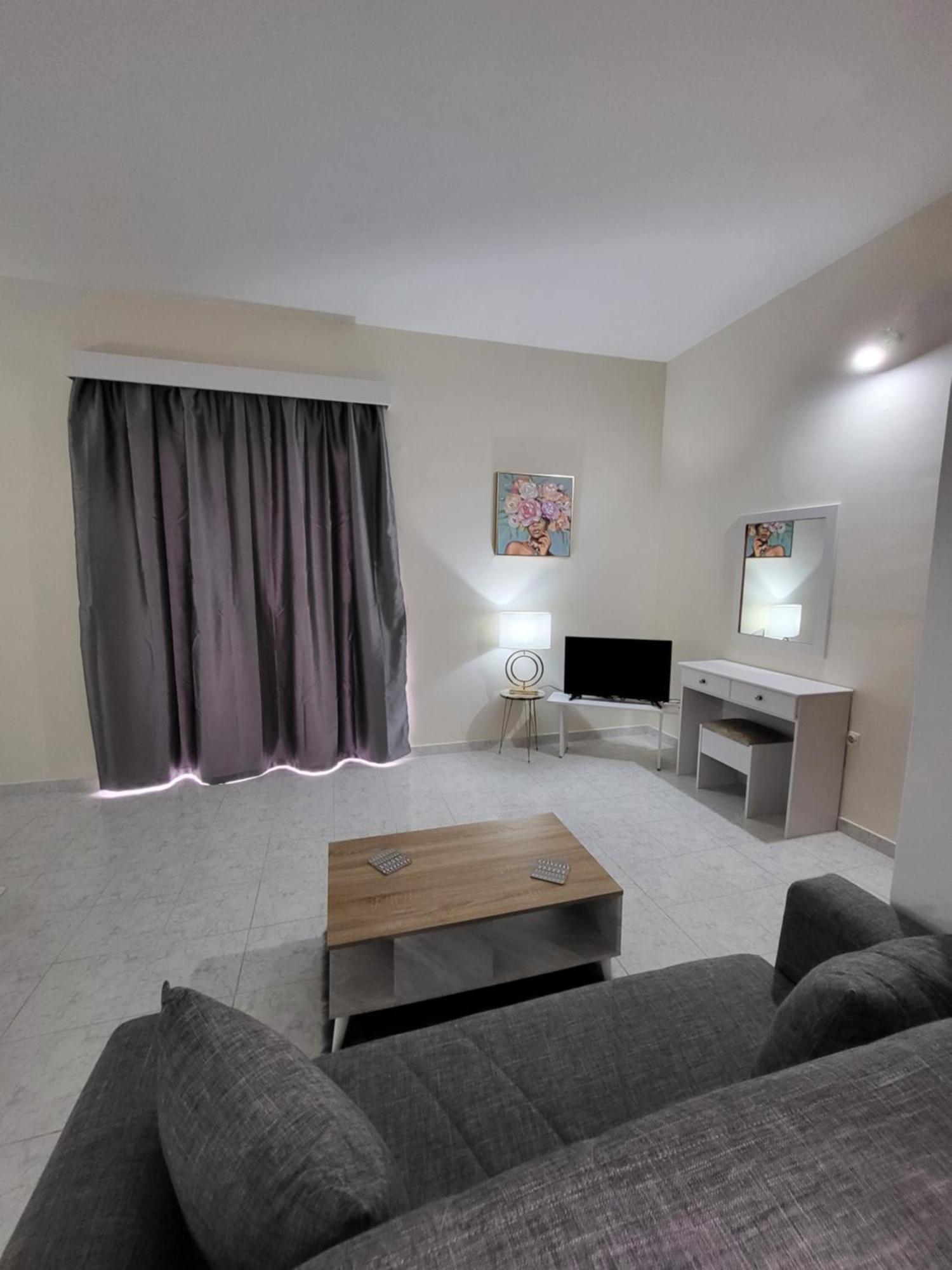 קרמסטי Pyrgos Hotel Apartments מראה חיצוני תמונה