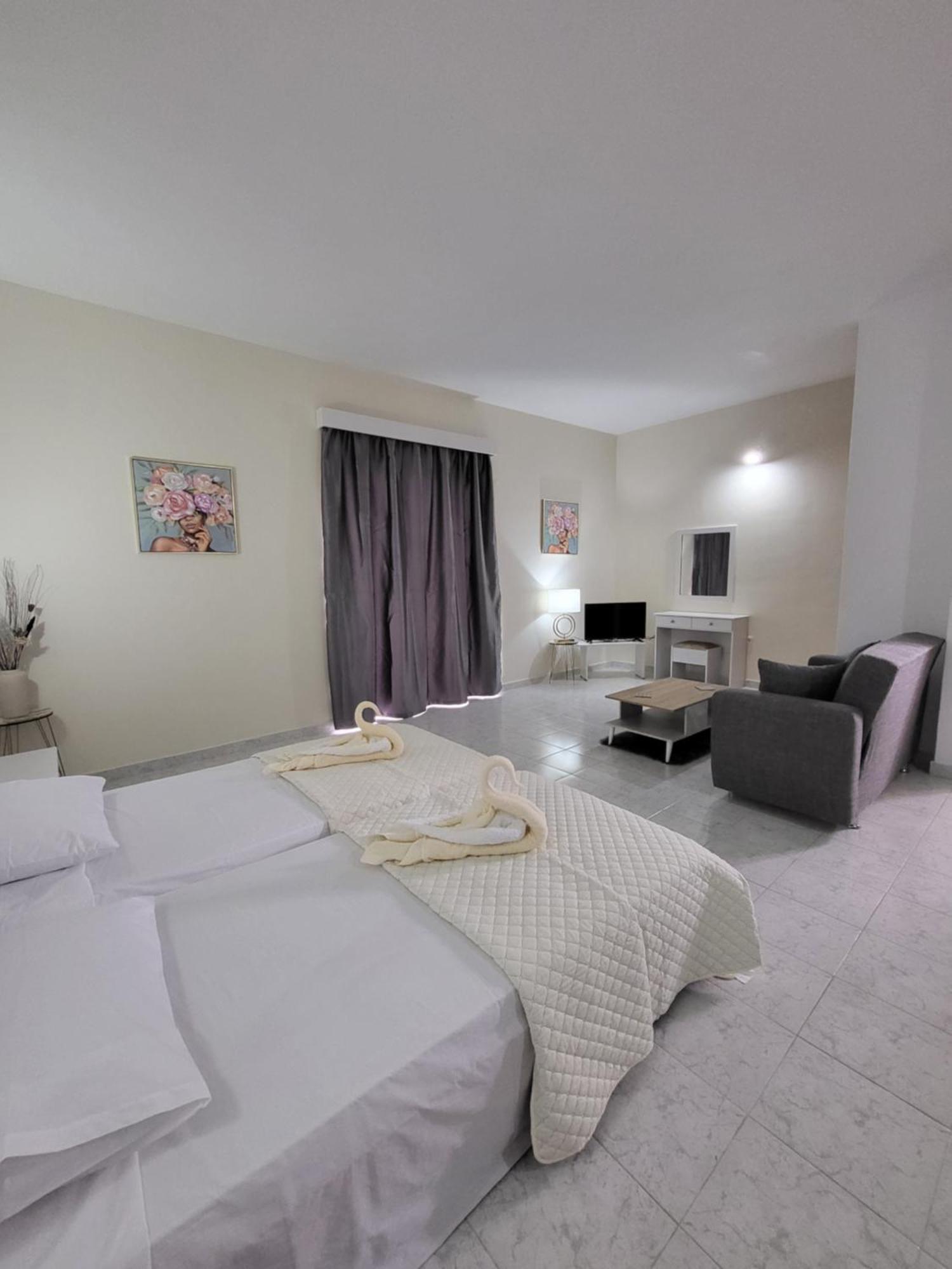 קרמסטי Pyrgos Hotel Apartments מראה חיצוני תמונה