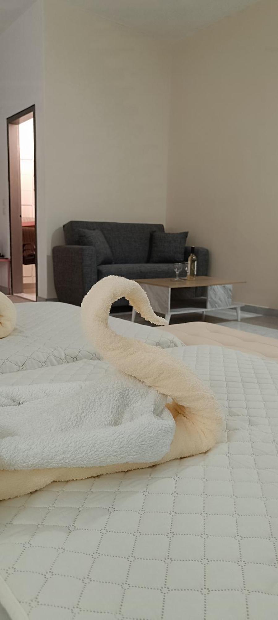 קרמסטי Pyrgos Hotel Apartments מראה חיצוני תמונה